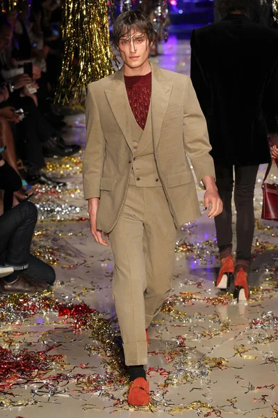Look 12